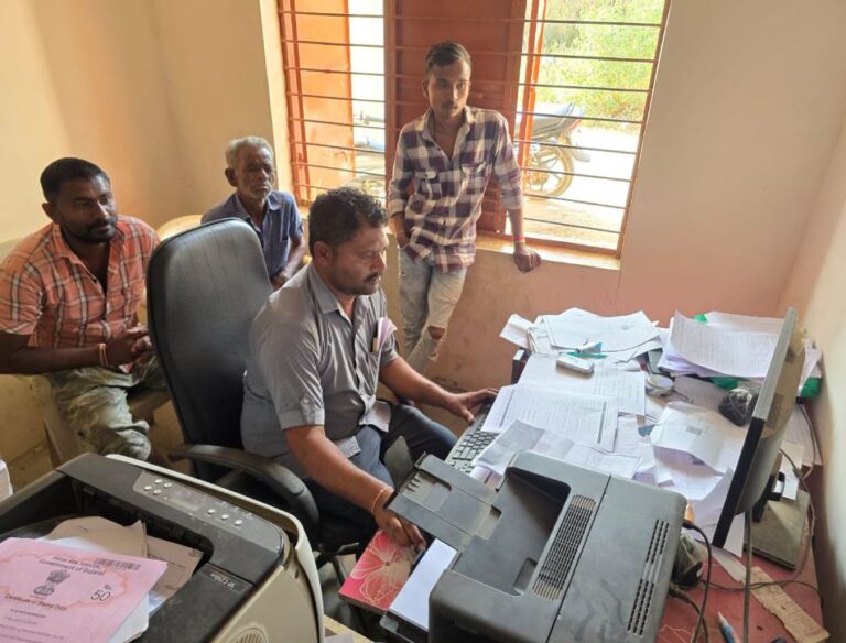 પંચમહાલમાં કમોસમી વરસાદની સહાય મુદ્દે ગરમાવો : 42 હજાર ખેડૂતોનો સર્વે, પરંતુ ફોર્મ ભરનાર 61 હજારથી વધુ – ‘સહાય મળશે કોને?’ ખેડૂતોમાં ચકચાર