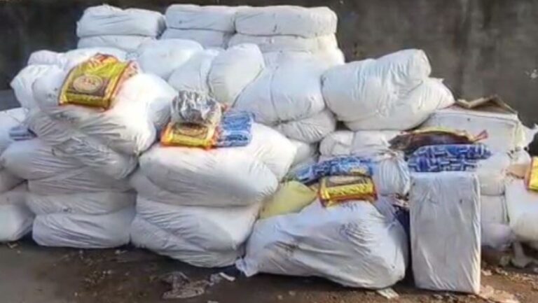 ધોરાજીમાં નકલી પાન મસાલાના કારખાનાનો પર્દાફાશ પોલીસની કાર્યવાહીથી વ્યસનીઓમાં ફફડાટઃ ૨૩૦ નકલી પેકેટ, હલકી ગુણવત્તાની તમાકુ અને સાધનો જપ્ત બ્રાન્ડેડ પેકેટ હીટગનથી ખોલી અંદર નકલી માલ ભરી ફરી સીલ કરાતો હતો