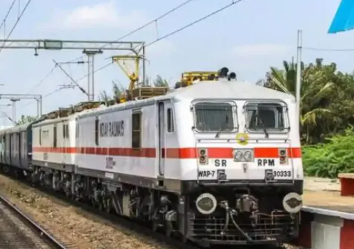 “દ્વારકા–રાજકોટ વચ્ચે સ્પેશિયલ ટ્રેન સેવા શરૂ કરો” – રાજકોટ ચેમ્બર ઓફ કોમર્સની રેલવે સમક્ષ જોરદાર રજૂઆત