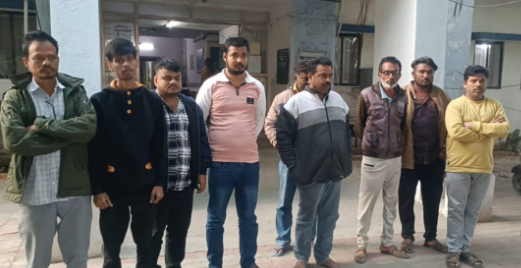 દેવભૂમિ દ્વારકામાં મોટું બેંકિંગ કૌભાંડ ખુલાસો: એક્સિસ બેંકમાં ₹97 લાખના ગોલ્ડ લોન ઉચાપતમાં 10 શખ્સ સામે ગુનો નોંધાયો.