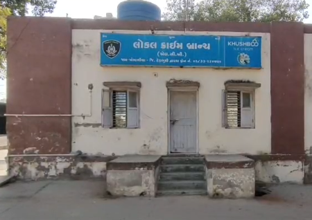 રામાપીરના સ્તંભ પાસે થયેલી ચોરીનો ભેદ ઉકેલાયો : દ્વારકા LCBની મોટી સફળતા, શ્રદ્ધાળુઓની ભીડમાં મહિલાઓના ગળાના દાગીના ઝૂંટવતી દાતણીયા ગેંગ ઝડપાઈ