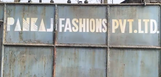 પંકજ ફેશન પ્રાઇવેટ લિમિટેડની ઘોર બેદરકારી ખુલાસામાં,  બીજા માળેથી સીધું રોડ પર ઝેરી કેમિકલયુક્ત પાણી છોડાઈ રહ્યું છે…