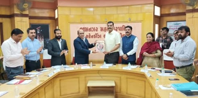 કાગળ પર કરોડોની ચમક, જમીન પર વિકાસની અછત! જામનગર મહાનગરપાલિકાનું બજેટ – અંદાજો, ગાબડાં અને જનતાને ભ્રમમાં મૂકતી આંકડાબાજી