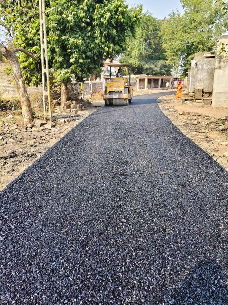 રૂ.૧.૩૦ કરોડના ખર્ચે જામનગર જિલ્લાના બે મહત્વના ગ્રામ્ય માર્ગોનું નવીનીકરણ શરૂ.