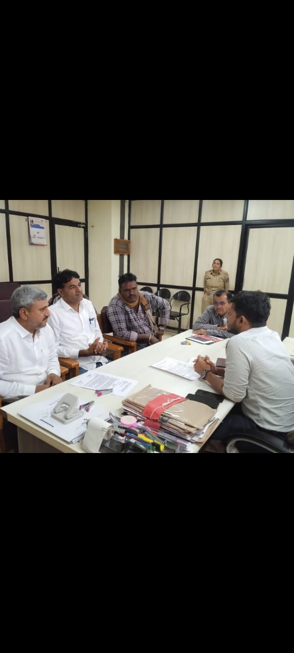 ભાણવડ APMCમાં ટેકાના ભાવે મગફળી ખરીદી મુદ્દે અસંતોષ ફાટી નીકળ્યો: ધીમી ગતિ અને ભ્રષ્ટાચારના આક્ષેપ સાથે કોંગ્રેસે મામલતદારને આવેદનપત્ર આપ્યું