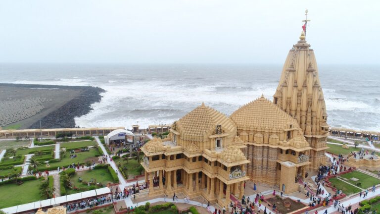 સોમનાથ : પૃથ્વીના તેજપૂંજ સમાન ‘કૈલાસ મહામેરૂ પ્રાસાદ’.