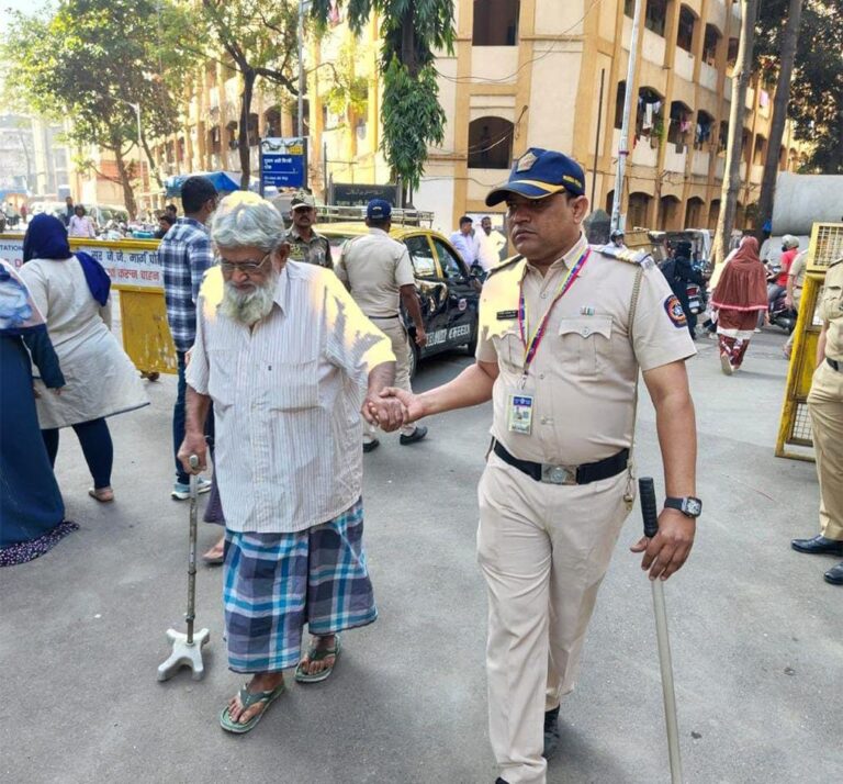 મતદાનનો માનવીય ચહેરો