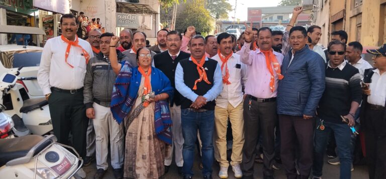 “મુંબઈ જીતનો પડઘો જામનગરમાં!”  મહારાષ્ટ્રની સ્થાનિક સ્વરાજ્યની ચૂંટણીમાં ભાજપ-ગઠબંધનનો ભવ્ય વિજય, શહેર ભાજપ જામનગર દ્વારા ઉત્સાહભરી ઉજવણી