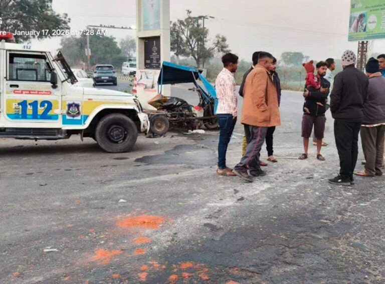 શાકભાજી વેચીને ઘરે ફરતા મરણ સામે અથડાયા બે સગા ભાઈઓ: પાટણના હારીજ ત્રણ રસ્તા પર ટર્બો ટ્રકનો કહેર, એકનો ઘટનાસ્થળે અંત