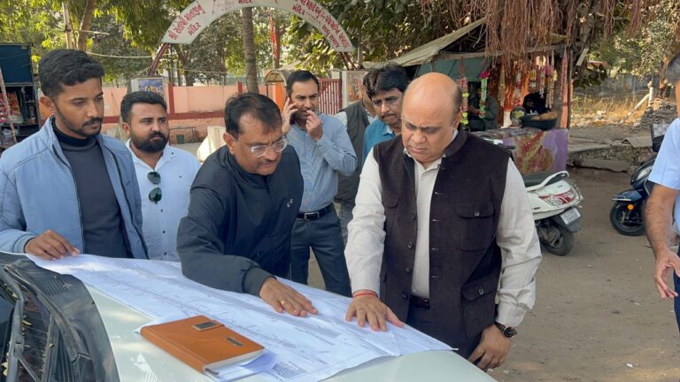 જામનગરને મળશે ટ્રાફિકથી મુક્તિનો નવો માર્ગ! 15 કરોડના ખર્ચે ખોડીયાર કોલોની રોડ બનશે સિક્સ લેન, કમિશનર સહિત મનપાની ટીમે કરી સ્થળ મુલાકાત