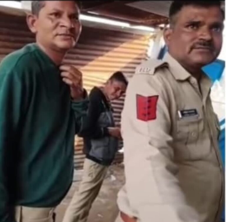 ખાખી પર કલંક કે કડક કાર્યવાહીનો સંદેશ?  પાટણના સાંતલપુરમાં યુનિફોર્મમાં દારૂ પીતા ત્રણ પોલીસકર્મીઓ સસ્પેન્ડ, ગુજરાતની દારૂબંધી પર ફરી પ્રશ્નાર્થ