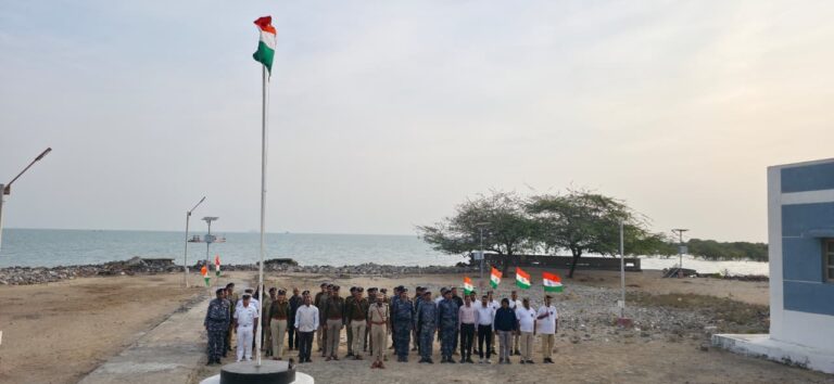“પીરોટન ટાપુ પર ૭૭માં પ્રજાસત્તાક દિવસની ભવ્ય ઉજવણી: કોસ્ટલ સિક્યુરિટી, નેવી અને પોલીસની હાજરીમાં તિરંગાને સલામી”