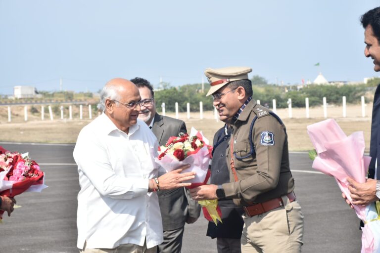 દેવભૂમિ દ્વારકામાં ભક્તિ અને વિકાસનો સંગમ  ચંડી મહાયજ્ઞમાં જોડાવા મુખ્યમંત્રી ભુપેન્દ્ર પટેલનું દ્વારકામાં ભવ્ય આગમન