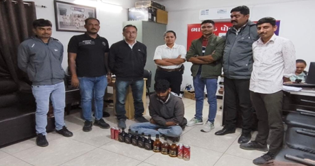 ભાણવડ તાલુકાના પાસ્તર ગામમાંથી દારૂબંધીને પડકારઃ ભાણવડ પોલીસે ભારતીય બનાવટના ઇંગ્લીશ દારૂનો જથ્થો ઝડપી પાડ્યો, એક આરોપી ઝડપાયો – એક ફરાર.