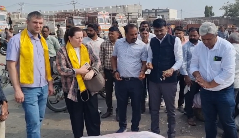 ગોંડલ માર્કેટિંગ યાર્ડમાં રશિયન વેપારીઓનું આગમન : સૌરાષ્ટ્રની મગફળી હવે સાત સમંદર પાર રશિયા જશે – ખેડૂતો માટે નવી આશાનું કિરણ