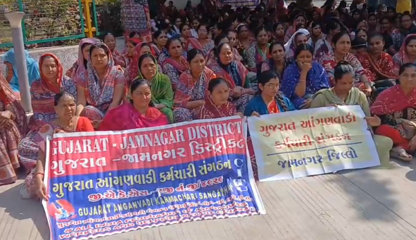 “હક માટેનો સંઘર્ષ: જામનગરની આંગણવાડી બહેનોનો કલેક્ટરને આવેદનપત્ર”