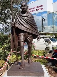 વિદેશમાં ગાંધીજી પર પ્રહાર? ઑસ્ટ્રેલિયામાં 426 કિલોની મહાત્મા ગાંધીની કાંસ્ય પ્રતિમાની ચોરીથી વિશ્વભરમાં આક્રોશ