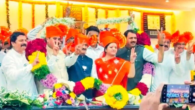 મીરા-ભાઈંદરથી થાણે સુધી મેયર ચૂંટણીમાં મહાયુતિનો દબદબો, મરાઠી ઓળખના મુદ્દે ઉગ્ર વિરોધ છતાં ડિમ્પલ મહેતા ચૂંટાયા