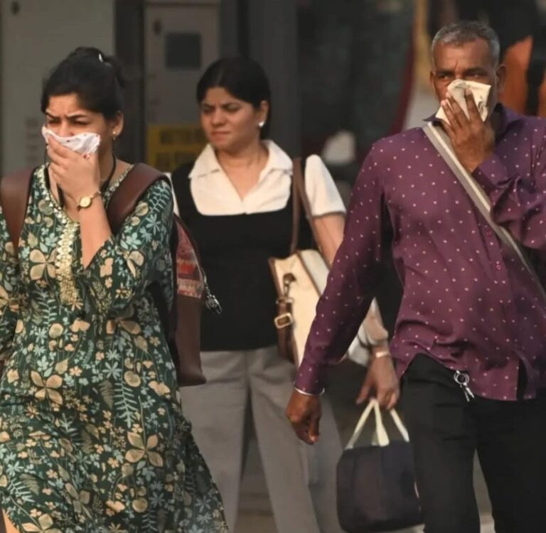 મુંબઈમાં શિયાળાની ઠંડી સાથે ઘેરાતું ઝેરી હવામાન: વધતા ઍર-પોલ્યુશનથી મુંબઈગરાઓ હેરાન, માસ્ક અને રૂમાલ બન્યા જીવનરક્ષક