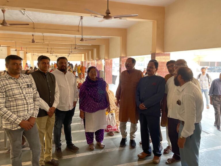 ધ્રોલમાં માનવસેવાનો મહોત્સવ ઝન્નર પરિવાર દ્વારા ભવ્ય આંખ અને આયુર્વેદ કેમ્પ : ૧૦૪૦ લોકોએ લીધો લાભ