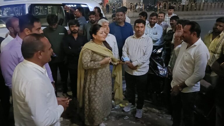 જામનગરમાં રેલવે ડિમોલેશન મુદ્દે રહેવાસીઓનો સંસદ સુધી અવાજ: પૂનમબેન માડમે સંકલનથી ઉકેલ લાવવાનો આપ્યો વિશ્વાસ