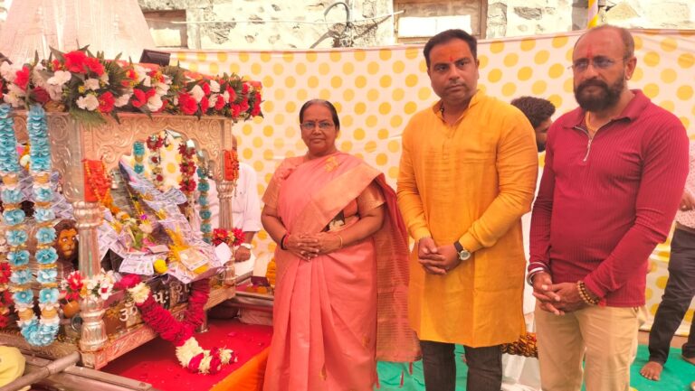 ‘છોટી કાશી’ જામનગરમાં મહાશિવરાત્રીની શોભાયાત્રા પૂર્વે રજતમઢીત પાલખીનું ભવ્ય પૂજન – આશુતોષ સ્વરૂપે મહાદેવની આરાધનાથી શહેર શિવમય