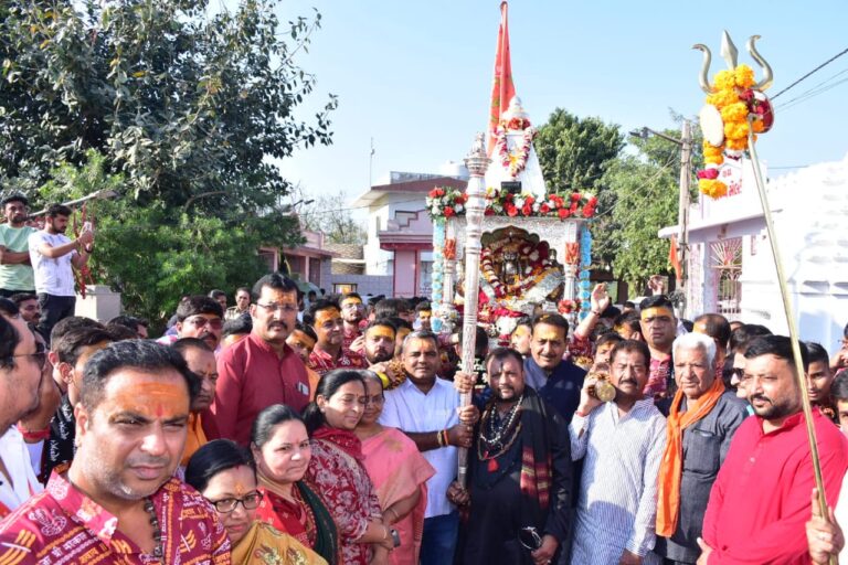 પૌરાણિક સિદ્ધનાથ મહાદેવ મંદિરથી રજતમઢિત પાલખીનું ભવ્ય પ્રસ્થાન – શોભાયાત્રાએ જામનગરને શિવમય બનાવ્યું.