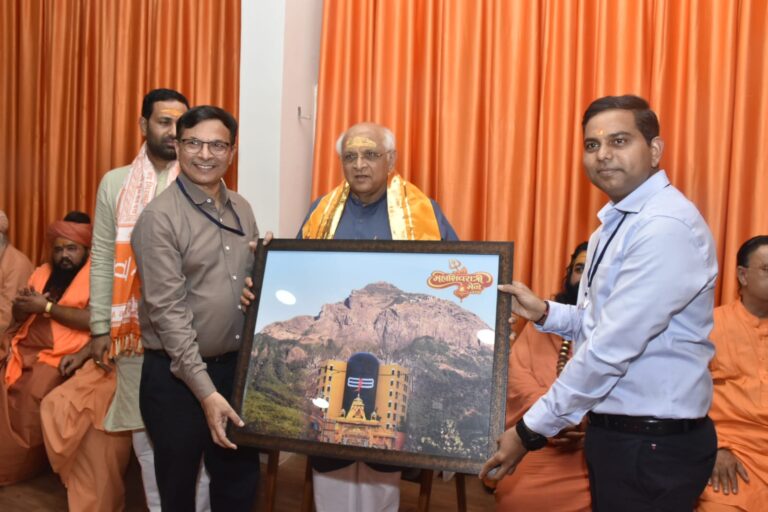 ગરવા ગિરનારની ગોદમાં મહાશિવરાત્રી: મુખ્યમંત્રી ભૂપેન્દ્ર પટેલે સ્વયંભૂ ભવનાથ મહાદેવના દર્શન કરી સંતોનો આશીર્વાદ મેળવ્યો