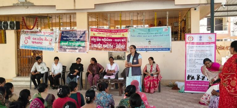 જામનગરના રામેશ્વર નગરમાં મહિલા જાગૃતિ સેમિનાર ઘરેલું હિંસા અધિનિયમ અંગે કાયદાકીય માર્ગદર્શન સાથે મહિલાઓને આત્મવિશ્વાસનો સંદેશ.