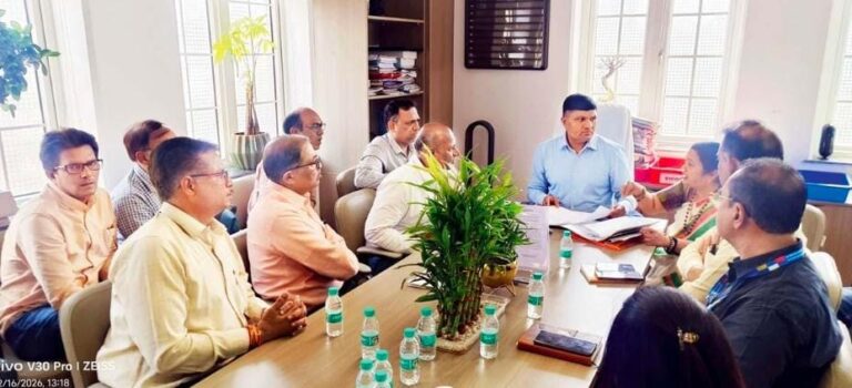 ૧૦૦ વર્ષ જૂના શ્રી લક્ષ્મીનારાયણ મંદિરનું ડિમોલિશન ૧૫ દિવસ માટે સ્થગિત: શ્રદ્ધાળુઓના વિરોધ બાદ મહાનગરપાલિકાનો સંવેદનશીલ નિર્ણય.