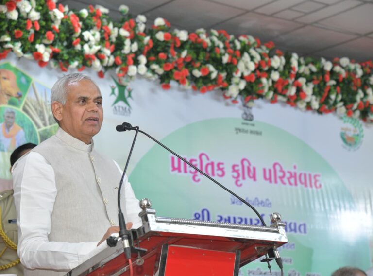 ભાદરા ગામે પ્રાકૃતિક કૃષિનો સંદેશઃ રાજ્યપાલ આચાર્ય દેવવ્રતજીના માર્ગદર્શનથી ઝેરમુક્ત ખેતી તરફ ખેડૂતોને પ્રેરણા.