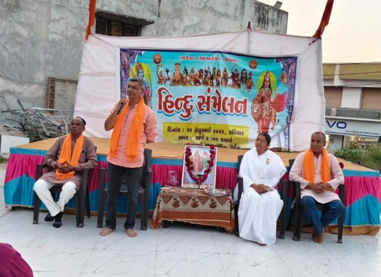 શહેરા મહાલક્ષ્મી મંદિર ખાતે ભવ્ય હિંદુ સંમેલન RSS ના શતાબ્દી વર્ષ પૂર્વતૈયારી અંતર્ગત હજારો સ્વયંસેવકોની ઉપસ્થિતિ, હિંદુ એકતા અને રાષ્ટ્રનિર્માણનો સંકલ્પ.