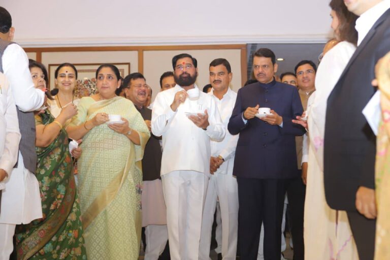 “હવામાં ગોળીબાર કરીને ભાગી જવું યોગ્ય નથી” – સર્વપક્ષીય બેઠકના બહિષ્કાર પર મુખ્ય પ્રધાન દેવેન્દ્ર ફડણવીસનો વિપક્ષ પર પ્રહાર, બજેટસત્ર પહેલાં રાજકીય ગરમાવો.