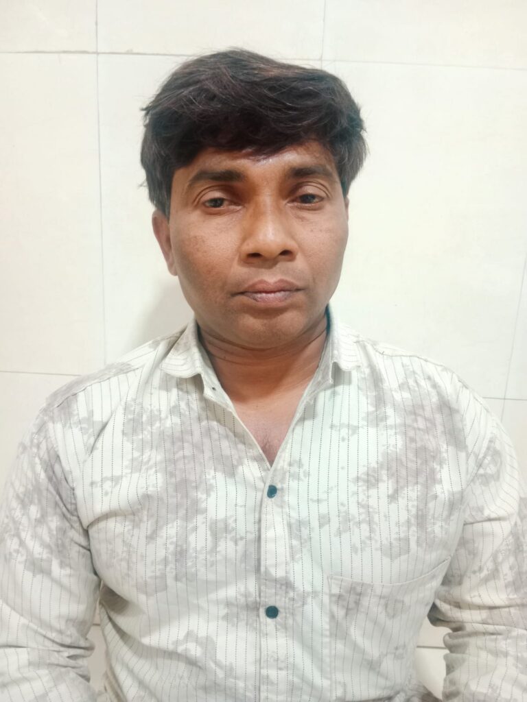 જેતપુરમાં દસ વર્ષથી ‘મોતના દવાખાનાં’ ચલાવતો બોગસ તબીબ ઝડપાયો – ૧૦ ચોપડી પાસ શખ્સ લોકોના આરોગ્ય સાથે રમતો રહ્યો, પહેલા પણ જેલ જઈ આવ્યો હતો.