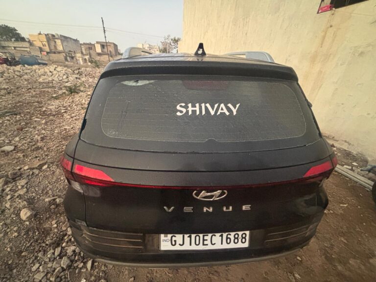 જામનગરમાં ભાજપ યુવા મોરચા પ્રમુખની કાર પર તોડફોડ: નવાગામ ઘેડમાં પાર્ક કરેલી ગાડીના કાચ ફોડાયા