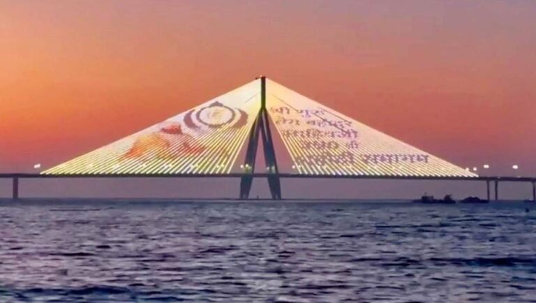 “ખારઘરમાં ‘હિન્દ-દી-ચાદર’નો ઐતિહાસિક મહાસમાગમ: ૨૦ લાખ શ્રદ્ધાળુઓ, અમિત શાહની હાજરી અને દેશવ્યાપી આધ્યાત્મિક એકતા”.