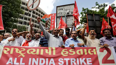 નવા લેબર કોડ અને ખાનગીકરણ વિરુદ્ધ સેન્ટ્રલ ટ્રેડ યુનિયનોની દેશવ્યાપી હડતાળ: ૬૦૦ જિલ્લામાં અસર, ૩૦ કરોડ કર્મચારીઓ જોડાવાનો દાવો