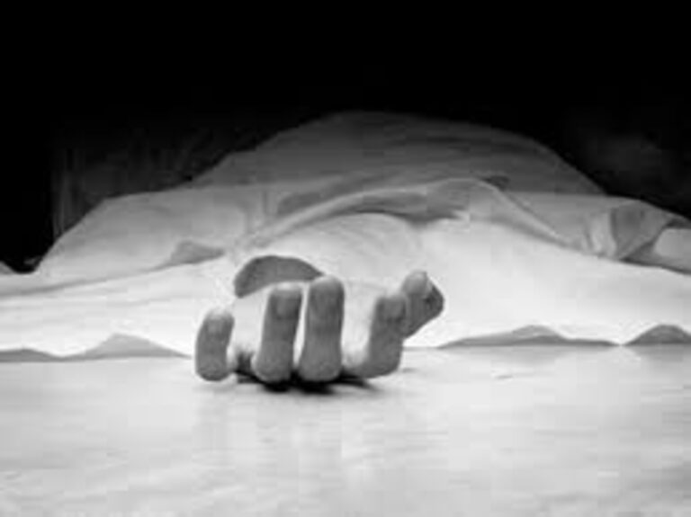 સુરતના વેસુમાં સામૂહિક આત્મહત્યાનો પ્રયાસ માસૂમ દીકરીઓ સહિત પરિવારના ત્રણ સભ્યોના કરુણ મોત, એક બાળકી જીવિત – ઉઘરાણી અને માનસિક ત્રાસની દિશામાં પોલીસ તપાસ.