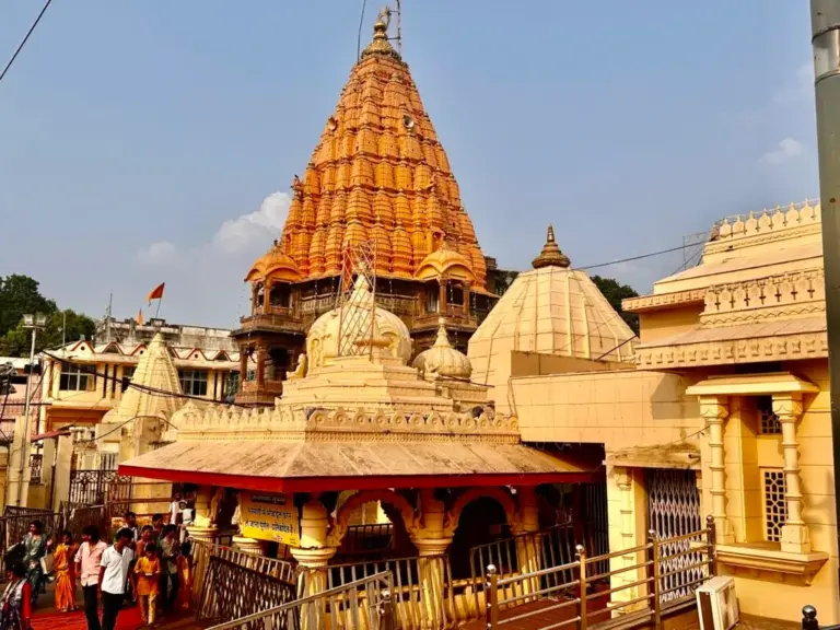 મહાશિવરાત્રી પૂર્વે મહાકાલેશ્વર મંદિર ફૂલોથી ઝળહળ્યું