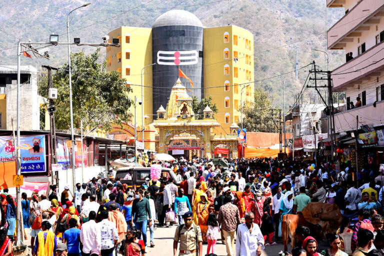 જૂનાગઢ શિવરાત્રી મેળો: ભક્તિનો ઉત્સવ કે VIP નિયંત્રણનો પ્રયોગ?