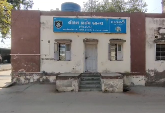 પ્રોહિબિશન ગુનામાં ફરાર આરોપી એલ.સી.બી.ના જાળમાં : દેવભૂમિ દ્વારકામાં એલ.સી.બી.ની મોટી સફળતા