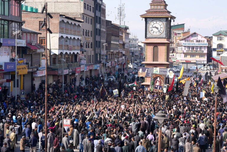 મહાયુદ્ધની જ્વાળાઓ વચ્ચે ઈરાનમાં મૃત્યુઆંક 742 પહોંચ્યો