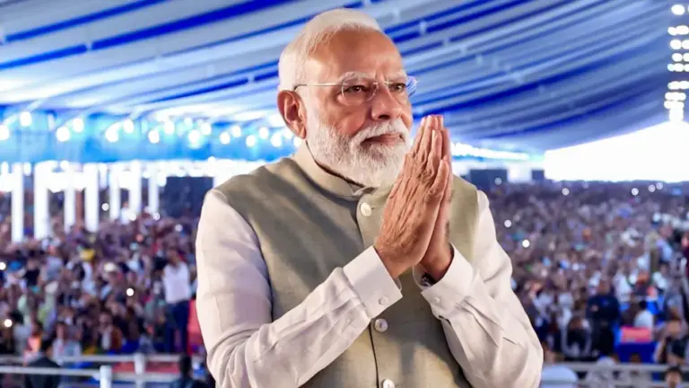 વડાપ્રધાન નરેન્દ્ર મોદીના દ્રષ્ટિવંત નેતૃત્વ હેઠળ ગુજરાતમાં ૨૦ વર્ષની શહેરી વિકાસ યાત્રાઃ આધુનિક શહેરો, વિશ્વસ્તરીય કનેક્ટિવિટી અને નાગરિક સુખાકારીનો નવો યુગ.