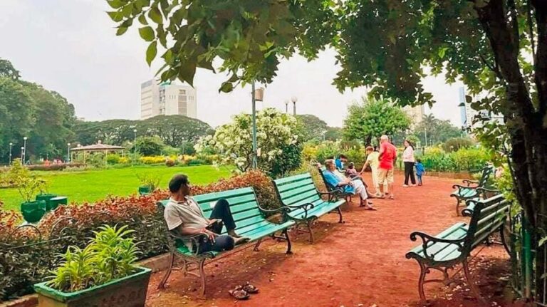 મુંબઈના બગીચાઓમાંથી ચરસી-દારૂડિયાઓને હટાવવા ખાસ અભિયાન – BMC અને પોલીસ એક્શન મોડમાં પ્લેન કપડાંમાં ગાર્ડ્સ, એક્સ-સર્વિસમેનની મદદથી સરપ્રાઇઝ ચેકિંગ, પરિવાર માટે સુરક્ષિત બગીચાનો દાવો.