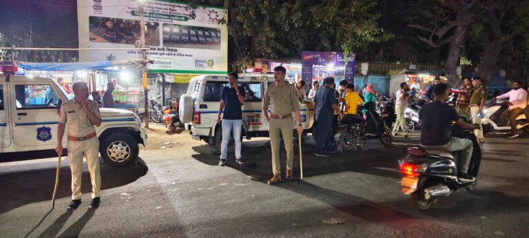 જામનગરમાં પોલીસનો કડક ચેકિંગ અભિયાન : દારૂ પીધેલી હાલતમાં ડ્રાઇવિંગથી લઈને બ્લેક ફિલ્મ સુધી ૧૮૧થી વધુ કેસો એક જ દિવસની “સ્પેશ્યલ ટ્રાફિક ડ્રાઇવ”માં ૮૩૧ વાહનો ચેક, કાયદાભંગ કરનાર સામે કડક કાર્યવાહી.