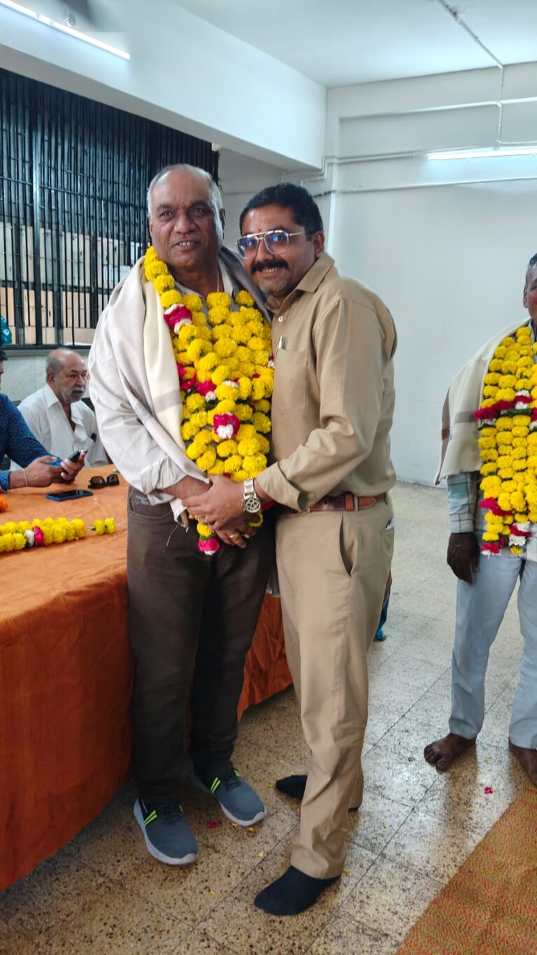 ૪૦ વર્ષથી વધુ નિષ્ઠાપૂર્વકની સેવા બાદ મહેશભાઈ નિમાવતને લાગણીસભર વિદાય જુનાગઢ એસટી ડેપોમાં સહકર્મીઓની હાજરીમાં સન્માન સમારંભ, સેવા યાત્રાને કૃતજ્ઞ અભિવાદન.