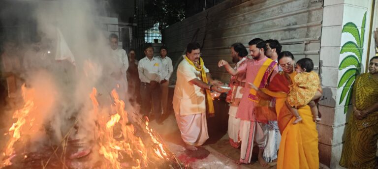 જામનગરની મોટી હવેલીમાં ભક્તિભાવથી હોળી પ્રગટાવાઈ