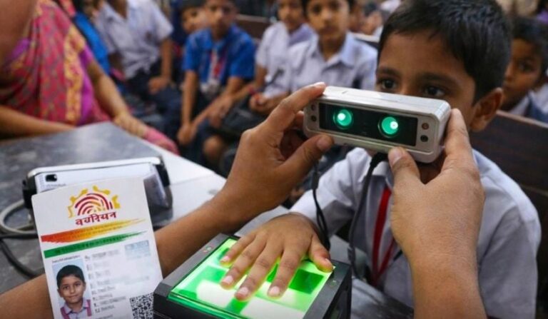 તમારા બાળકનું આધાર સમયસર અપડેટ કરો – નહીં તો શિષ્યવૃત્તિ, પરીક્ષા અને સરકારી યોજનાઓમાં આવી શકે મુશ્કેલી! જાણો UIDAIની નવી માર્ગદર્શિકા.