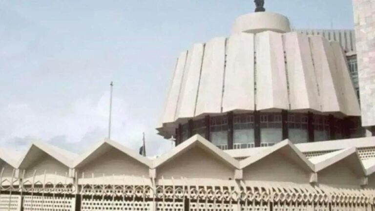 “મહારાષ્ટ્રની અર્થવ્યવસ્થાનો મજબૂત ઉછાળો: 2025-26માં 7.9% વિકાસદરનો અંદાજ, દેશના સરેરાશ કરતાં વધુ ગતિ”