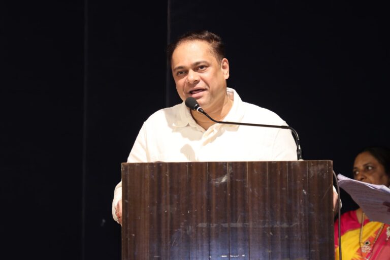 ફુટપાથ રેલિંગ કૌભાંડની ચર્ચા વચ્ચે BMCનો યુ-ટર્ન: ₹૩૮૫ કરોડનું ટેન્ડર રદ, રાજકારણમાં ગરમાવો.